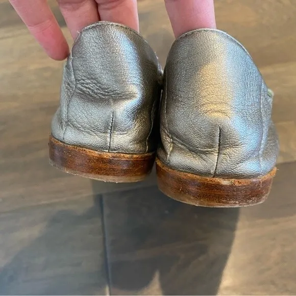 Stuart Weitzman Silver Leather Round Toe Loafers - Size 6.5 - GUC