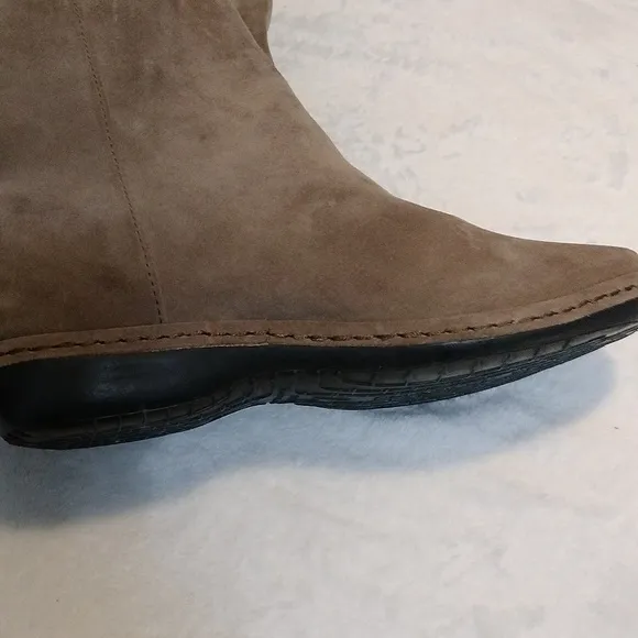 Stuart Weitzman Suede Mid-Calf Boots size 5m