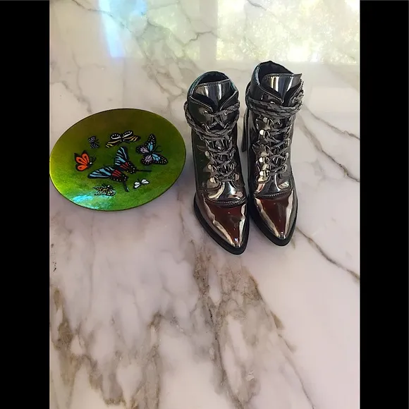 Stuart Weitzman X Gigi Hadid Boots!!!