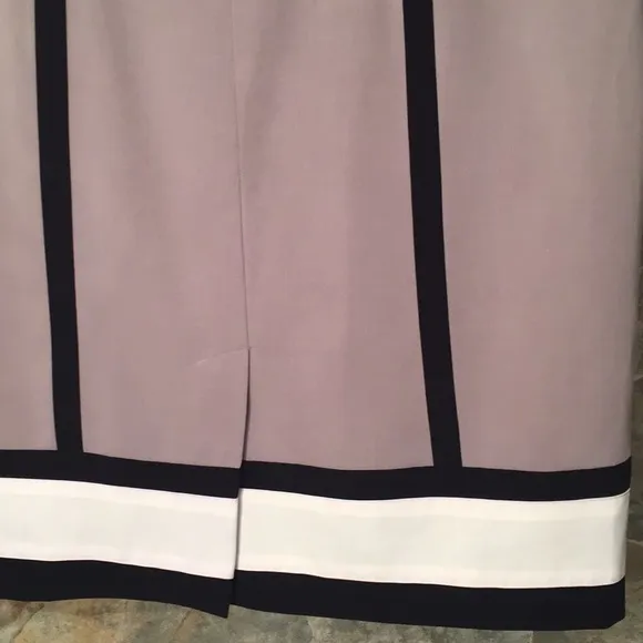 Stunning 🌹black white and taupe lined skirt