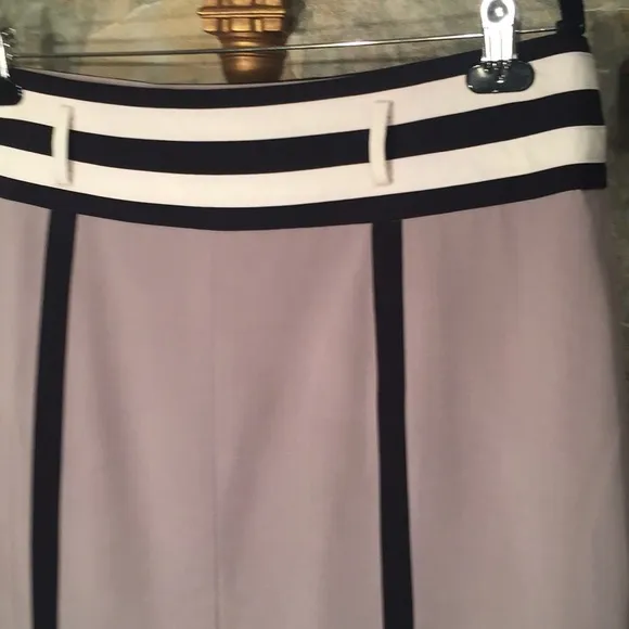 Stunning 🌹black white and taupe lined skirt