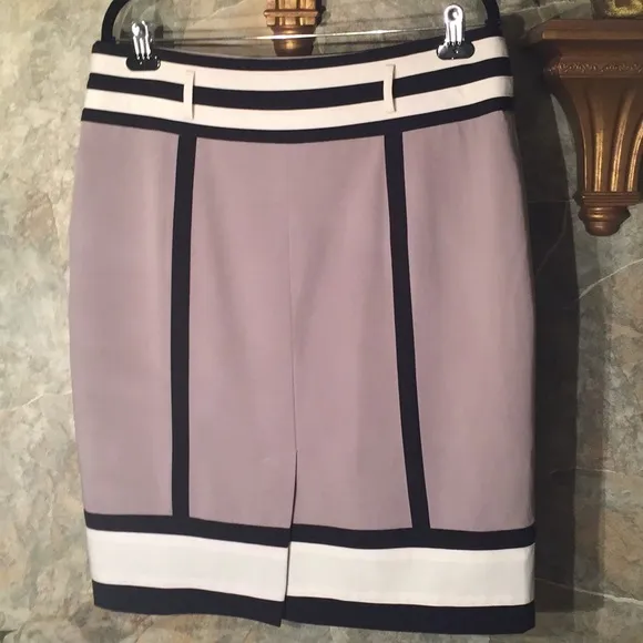 Stunning 🌹black white and taupe lined skirt