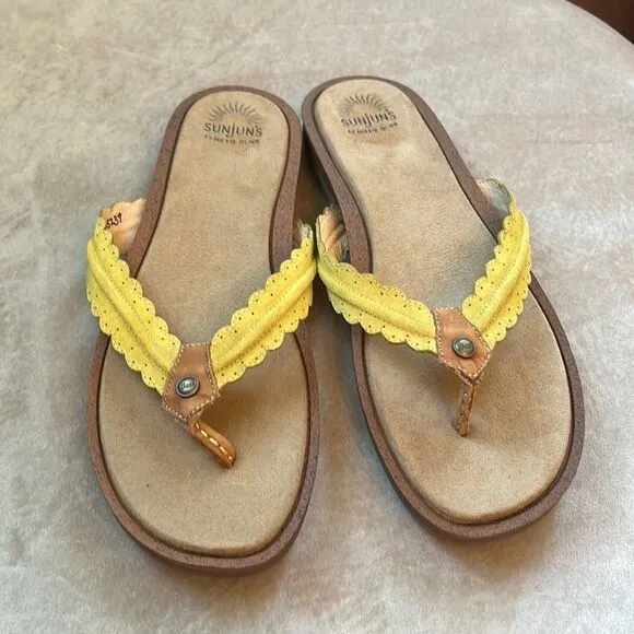 Sunjuns Sz 9.5 M Scalloped Leather Yellow Thong Sandals