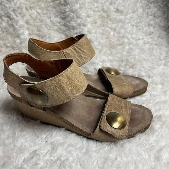 Taos Carousel leather distressed strap sandals Velcro closure antique brassSZ7.5