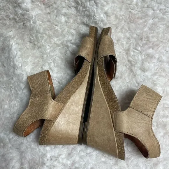 Taos Carousel leather distressed strap sandals Velcro closure antique brassSZ7.5