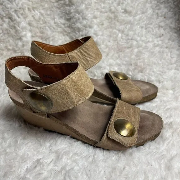 Taos Carousel leather distressed strap sandals Velcro closure antique brassSZ7.5