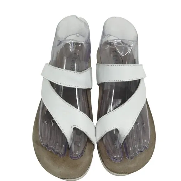 Taos Lola White Leather Toe Loop Sandals Size EU 37 US 6.-6.5 Thong Hook &amp; Loop