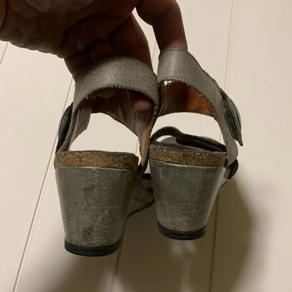TAOS, wedge sandals, size 8. (41). Slightly used