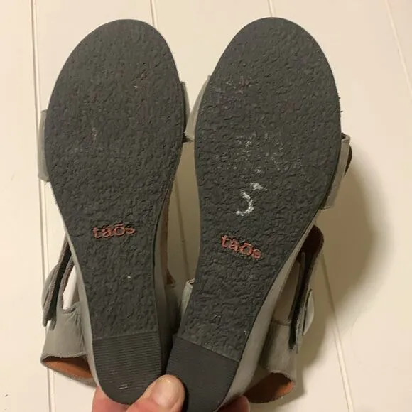 TAOS, wedge sandals, size 8. (41). Slightly used