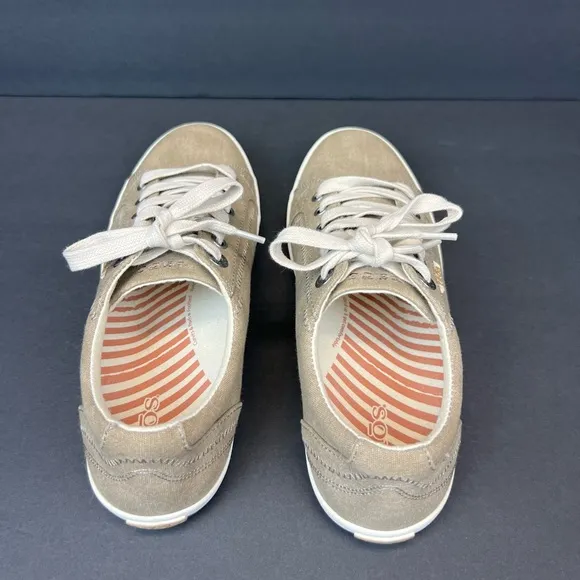 Taos Womens Star Sneakers Shoes Khaki STA-12844 Canvas Low Top Lace Up Size 8