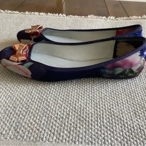 Ted Baker London Imme 2 Ballet Flats Women’s EU 39 Floral Metal Rose Gold Bow