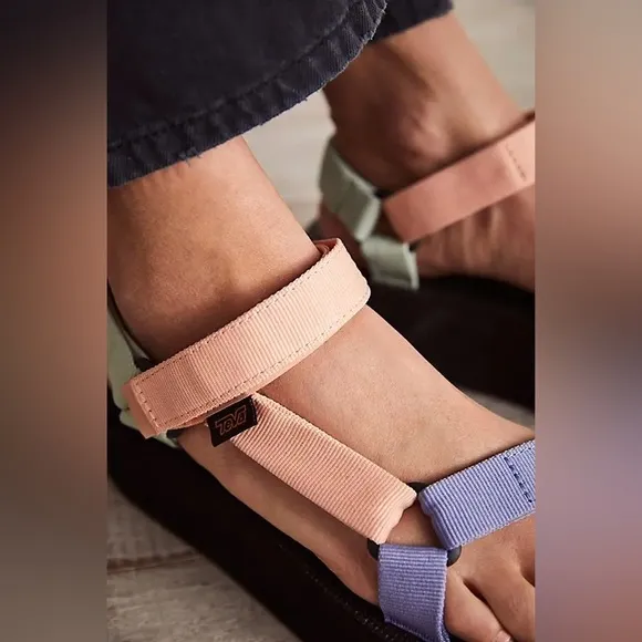 TEVA Flatform Universal Sandals - Sherbet
