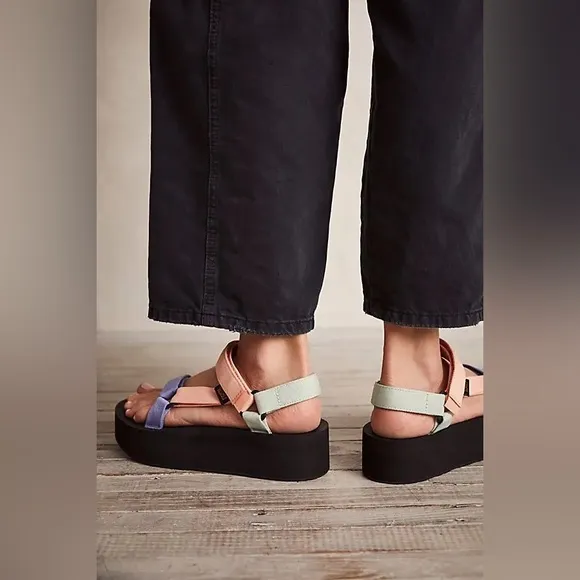 TEVA Flatform Universal Sandals - Sherbet