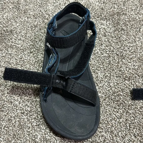 Teva Hurricane sandals black and blue size 5 / 35 s/n 6294 water shoes hiking