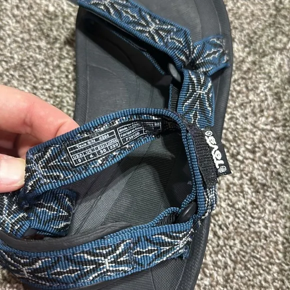 Teva Hurricane sandals black and blue size 5 / 35 s/n 6294 water shoes hiking