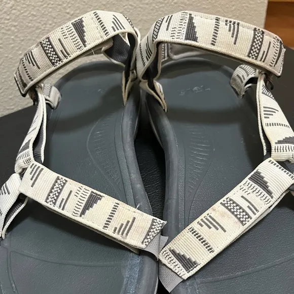 •TEVA• Hurricane XL2 Sandals Straps Velcro White Grey