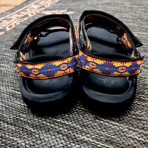 Teva sandals size 9