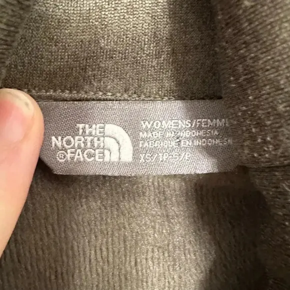 The North Face women’s oversized cowl neck Canyon Flats Stretch Poncho. Size XS
