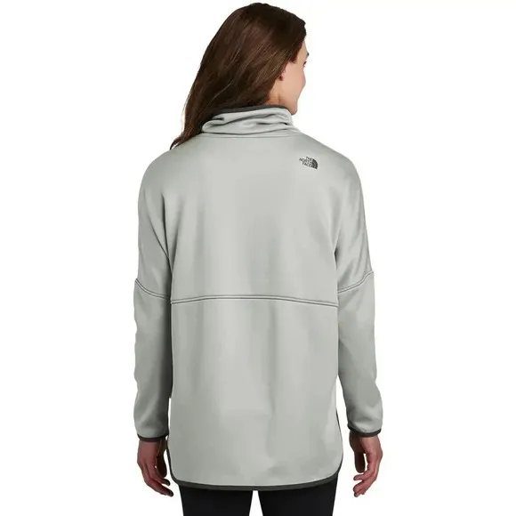 The North Face women’s oversized cowl neck Canyon Flats Stretch Poncho. Size XS