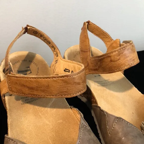 Think! Boho Artsy Leather Straw Flower Sandals Size 37 US 6