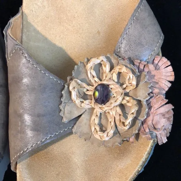 Think! Boho Artsy Leather Straw Flower Sandals Size 37 US 6