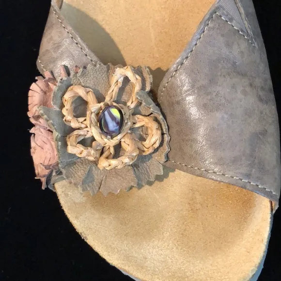 Think! Boho Artsy Leather Straw Flower Sandals Size 37 US 6