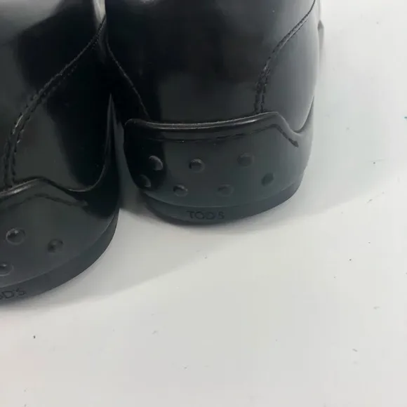 Tod’s black lace up loafers 9.5