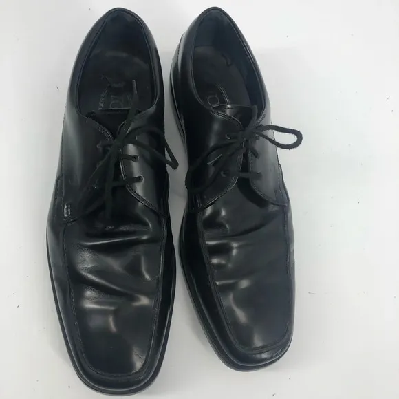 Tod’s black lace up loafers 9.5