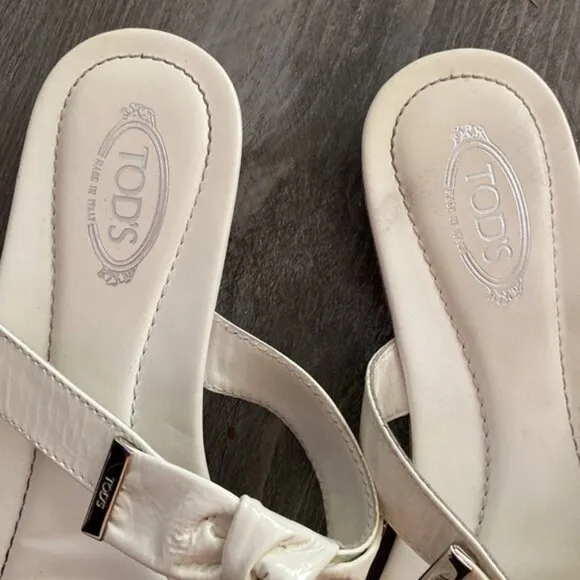 Tod’s Leather Slip On Sandals Womens 8.5 / 39 White Knot Bow Patent Detail ITALY