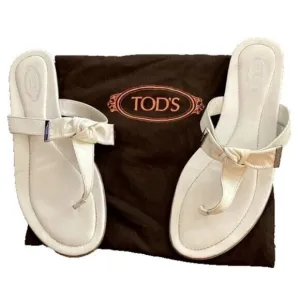 Tod’s Leather Slip On Sandals Womens 8.5 / 39 White Knot Bow Patent Detail ITALY