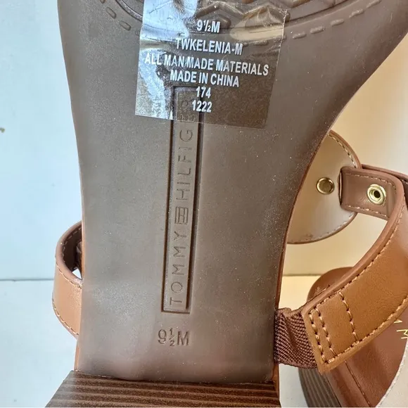 Tommy Hilfiger Women’s Brown And Gold Leather Strap Sandals Size:9.5