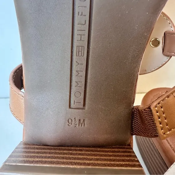 Tommy Hilfiger Women’s Brown And Gold Leather Strap Sandals Size:9.5