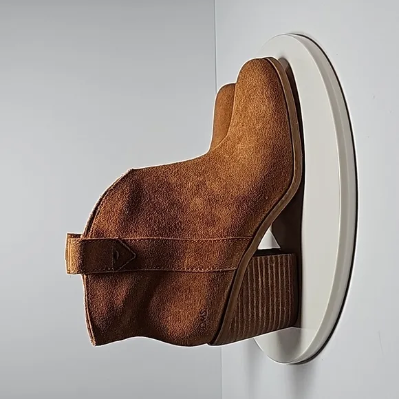Toms Constance Booties Ankle Boots Stacked Heel Suede Leather Ortholite Tan 7.5