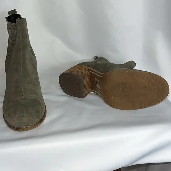 TOM'S Esme stacked heel suede upper ankle boots Sz 8.5 Green