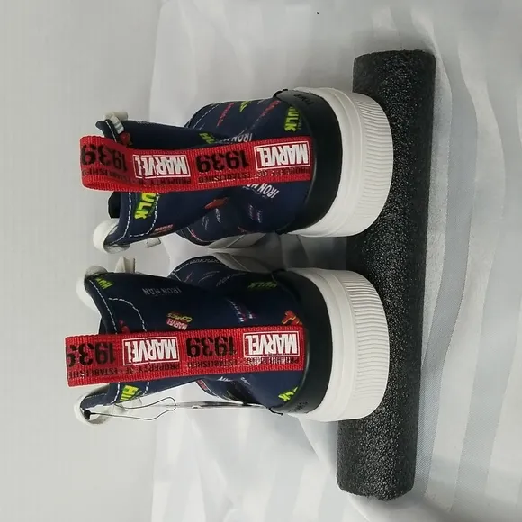 TOMS X MARVEL NAVY TRAVEL LITE HIGH TOP SNEAKER SIZE 7.5 MENS