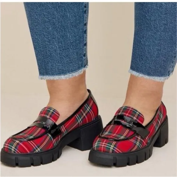 Torrid x Betsey Johnson Loafers Womens 9.5WW Red Black Tartan Plaid Chunky Y2K