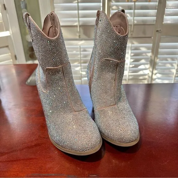 Torrid Embellished Western Bootie (WW) Size 8 NWT