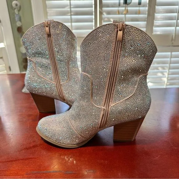 Torrid Embellished Western Bootie (WW) Size 8 NWT