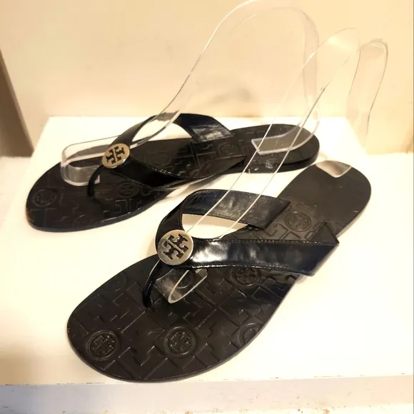 Tory Burch Black Patent Leather w/Silver Medallion FlipFlop Sandals Sz.8 Ret$155