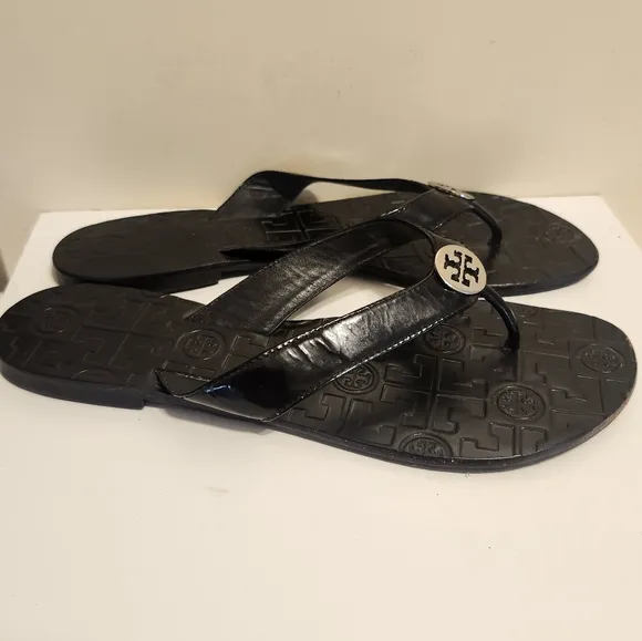 Tory Burch Black Patent Leather w/Silver Medallion FlipFlop Sandals Sz.8 Ret$155