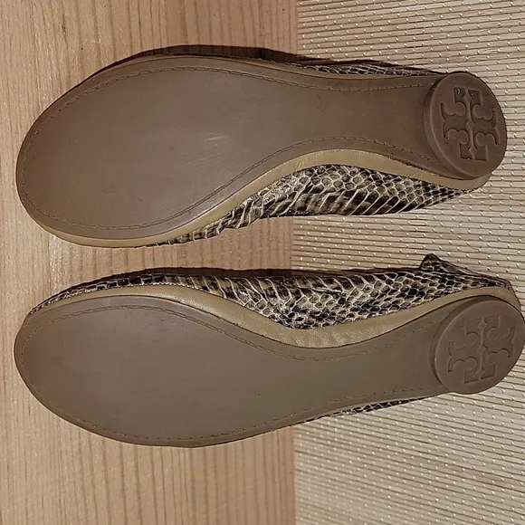 Tory Burch Eddie Snakeskin Round Toe Flats sz5