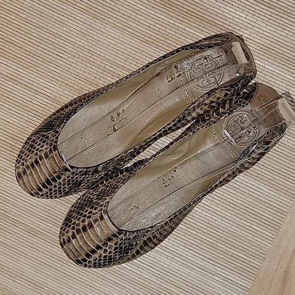 Tory Burch Eddie Snakeskin Round Toe Flats sz5
