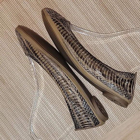Tory Burch Eddie Snakeskin Round Toe Flats sz5