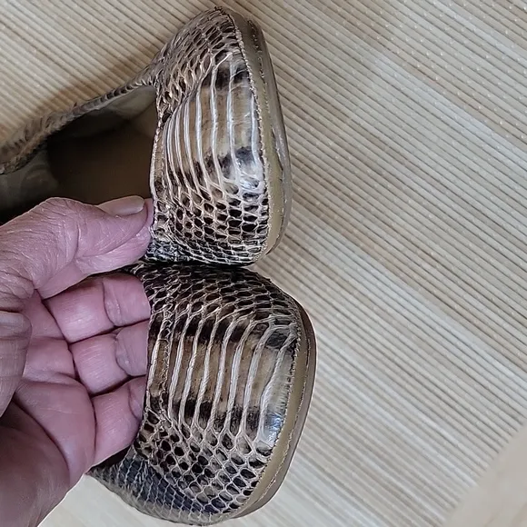 Tory Burch Eddie Snakeskin Round Toe Flats sz5