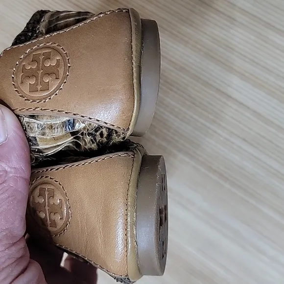 Tory Burch Eddie Snakeskin Round Toe Flats sz5
