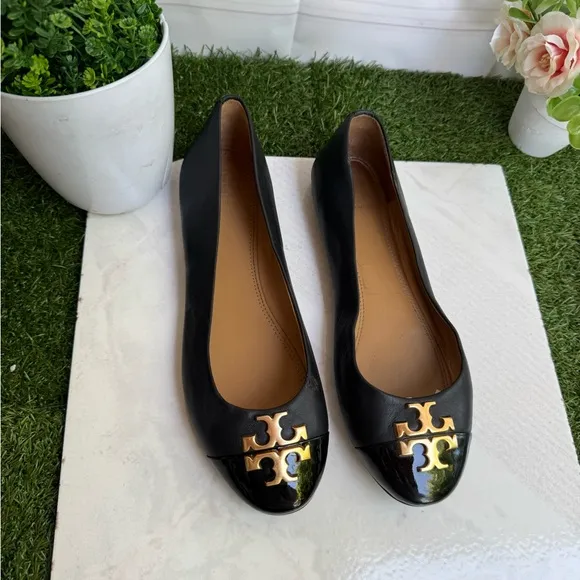 TORY BURCH Everly Cap Toe Ballet Flats Leather Black Black Flats Gold logo Sz 9