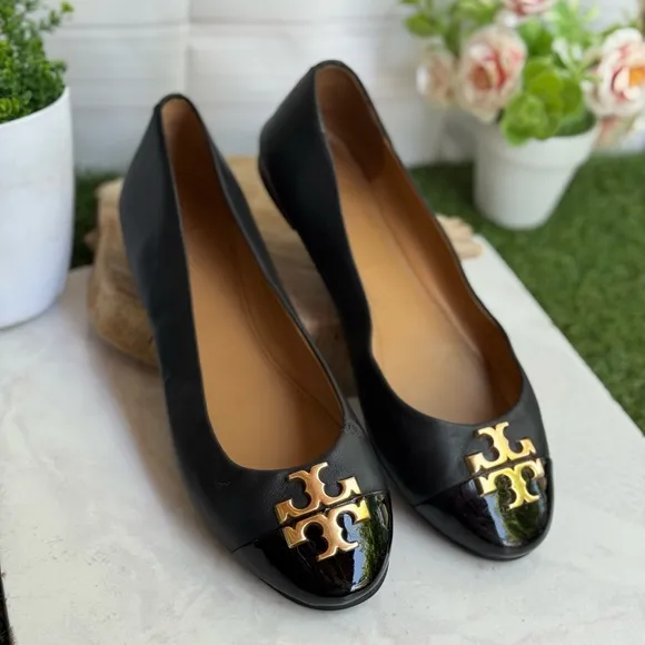 TORY BURCH Everly Cap Toe Ballet Flats Leather Black Black Flats Gold logo Sz 9