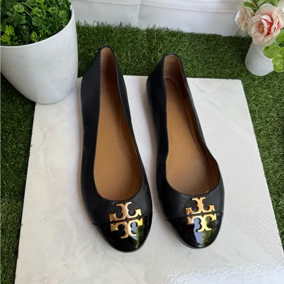 TORY BURCH Everly Cap Toe Ballet Flats Leather Black Black Flats Gold logo Sz 9