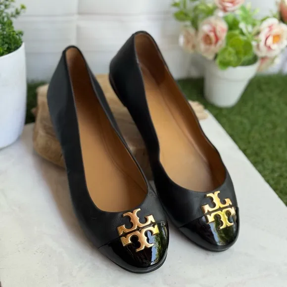 TORY BURCH Everly Cap Toe Ballet Flats Leather Black Black Flats Gold logo Sz 9
