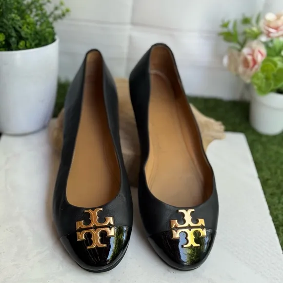 TORY BURCH Everly Cap Toe Ballet Flats Leather Black Black Flats Gold logo Sz 9